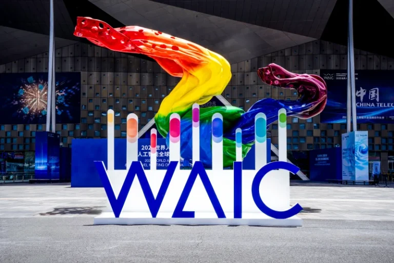 Accelerando l’Evoluzione dell’Intelligenza Incorporata nell’Automotive: Geely Auto Group Collabora con StepFun per una Vetrina Condivisa alla Conferenza Mondiale sull’Intelligenza Artificiale 2025